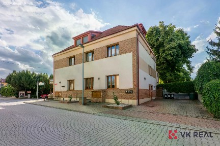 Rožnovská, Praha - Horní Počernice