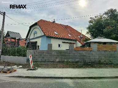 Prodej rodinného domu 262 m², pozemek 744 m²