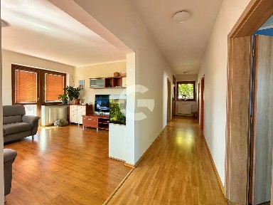 Prodej rodinného domu 220 m², pozemek 766 m²