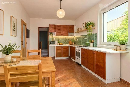 Prodej rodinného domu 298 m², pozemek 646 m²