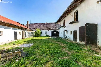 Prodej rodinného domu 205 m², pozemek 5276 m²
