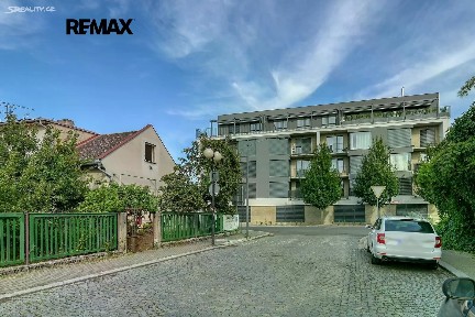 Pronájem bytu 1+kk 32 m²