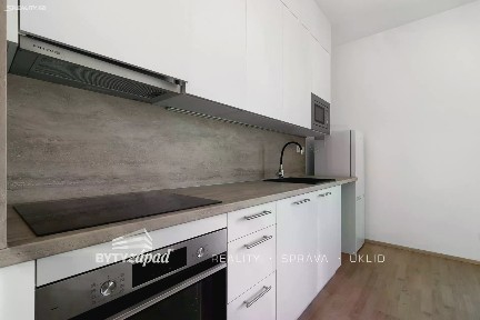 Pronájem bytu 1+kk 27 m²