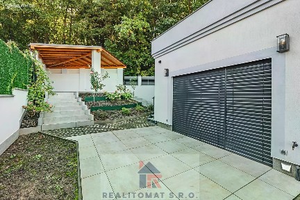 Pronájem rodinného domu 325 m², pozemek 472 m²