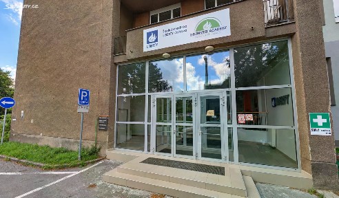 Prodej komerční nemovitosti 827 m²