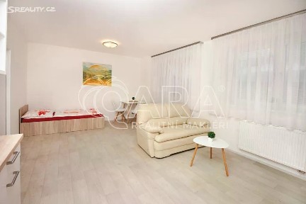 Pronájem bytu 1+kk 35 m²