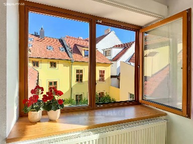Pronájem kanceláře 276 m²