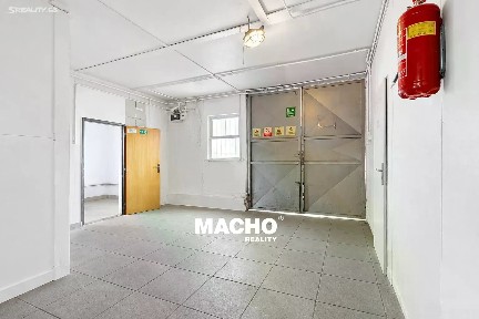 Pronájem skladového prostoru 472 m²
