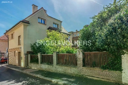 Prodej rodinného domu 265 m², pozemek 389 m²