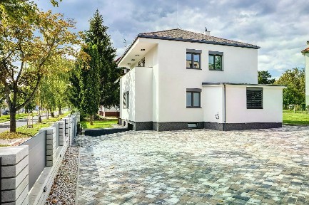 Pronájem rodinného domu 199 m², pozemek 999 m²