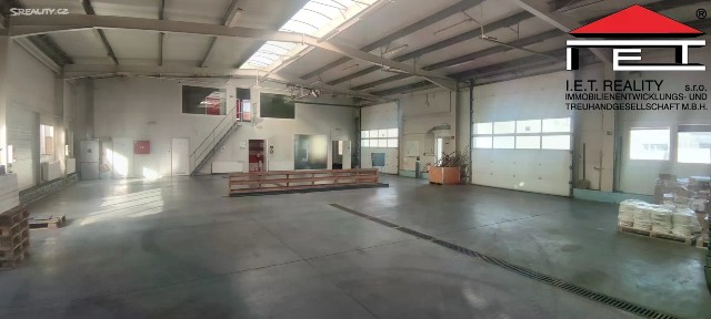 Pronájem obchodního prostoru 1073 m²
