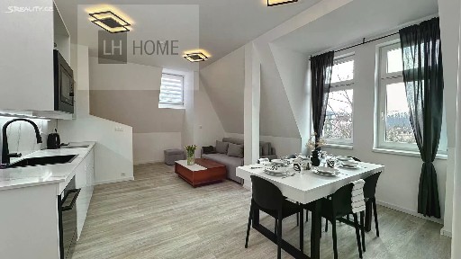 Pronájem bytu 4+kk 98 m²