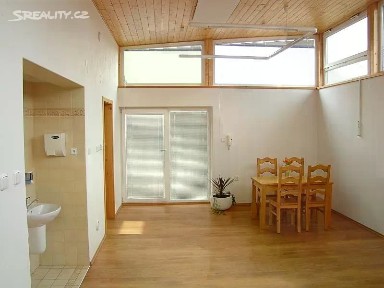 Pronájem obchodního prostoru 74 m²