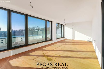 Pronájem bytu 3+kk 83 m²