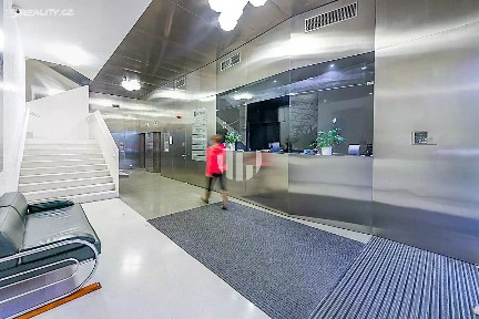 Pronájem kanceláře 458 m²