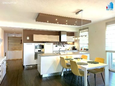 Pronájem bytu 3+kk 107 m²