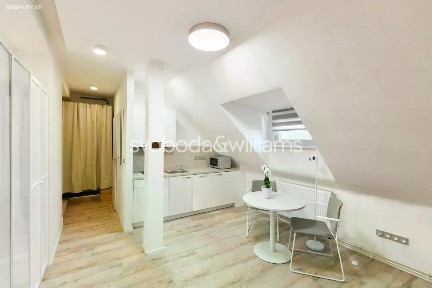 Pronájem bytu 1+kk 35 m²