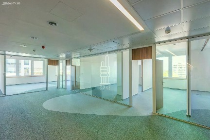 Pronájem kanceláře 458 m²