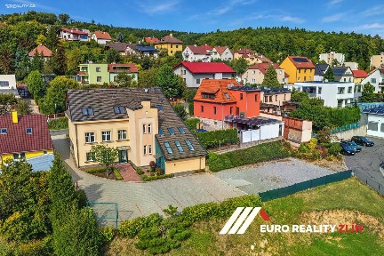 Pronájem kanceláře 477 m²
