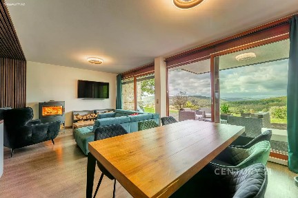 Prodej rodinného domu 246 m², pozemek 327 m²