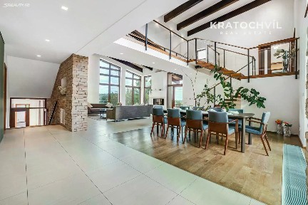 Prodej rodinného domu 674 m², pozemek 2276 m²