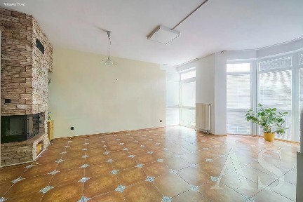 Prodej rodinného domu 291 m², pozemek 476 m²