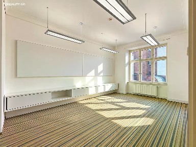 Pronájem kanceláře 287 m²