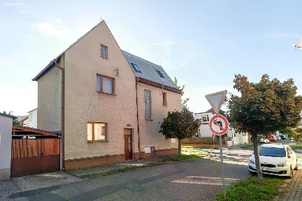 Prodej rodinného domu 325 m², pozemek 210 m²