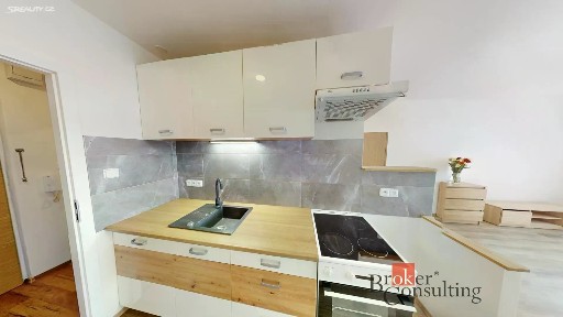 Pronájem bytu 1+kk 28 m²