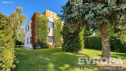 Pronájem bytu 1+kk 32 m²