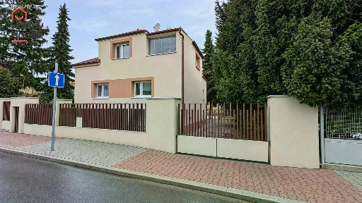 Pronájem apartmánů 162 m²