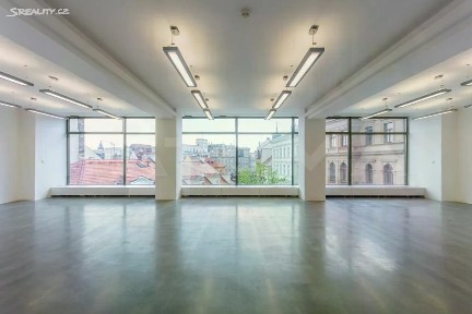 Pronájem kanceláře 353 m²
