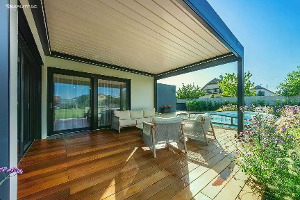 Prodej rodinného domu 225 m², pozemek 1290 m²