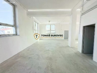 Pronájem skladového prostoru 900 m²
