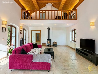 Prodej rodinného domu 254 m², pozemek 2492 m²