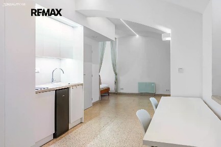 Pronájem bytu 1+kk 40 m²