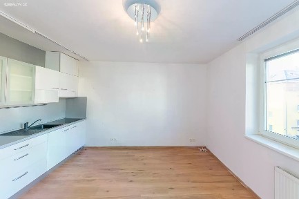 Pronájem bytu 1+kk 30 m²