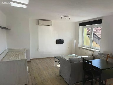 Pronájem bytu 1+kk 35 m²