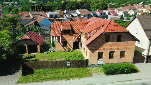 Prodej vícegeneračního domu 340 m², pozemek 454 m²