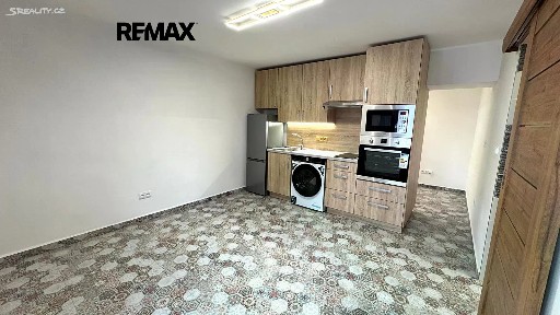 Pronájem bytu 1+kk 28 m²