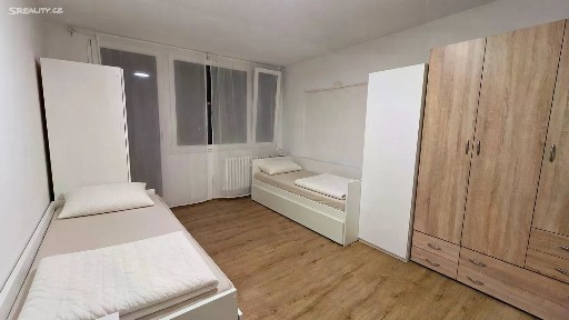 Pronájem bytu pokoje 25 m²