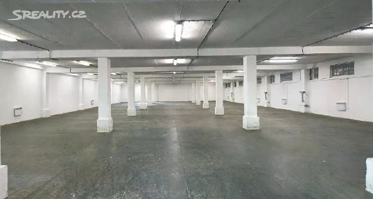 Pronájem skladového prostoru 903 m²