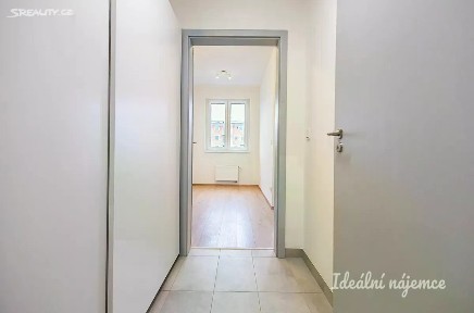 Pronájem bytu 1+kk 35 m²