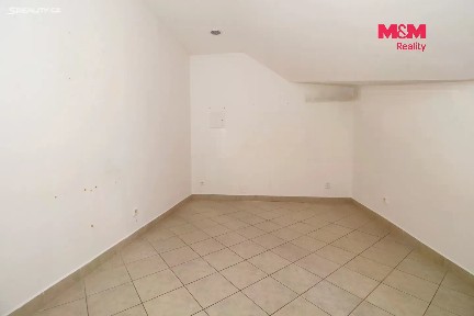 Pronájem obchodního prostoru 14 m²