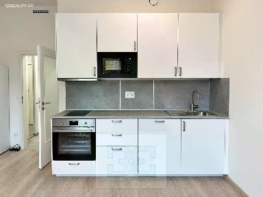 Pronájem bytu 1+kk 27 m²