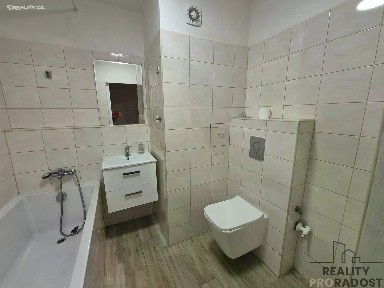 Pronájem bytu 1+kk 32 m²