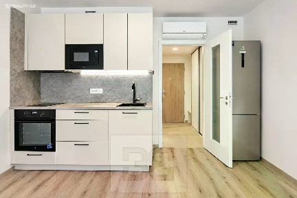 Pronájem bytu 1+kk 32 m²