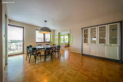 Prodej bytu 6 pokojů a více 190 m²