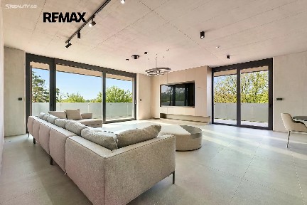 Pronájem bytu 3+kk 177 m²