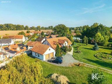 Prodej rodinného domu 356 m², pozemek 2947 m²